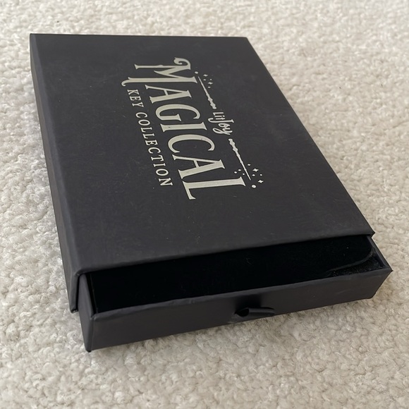 LitJoy Harry Potter Magical 'The Cracked Kettle Pub Key #22' - Picture 10 of 11